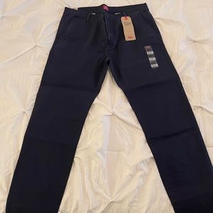 Levi’s XX Chino Standard Taper 34x34 Navy in color